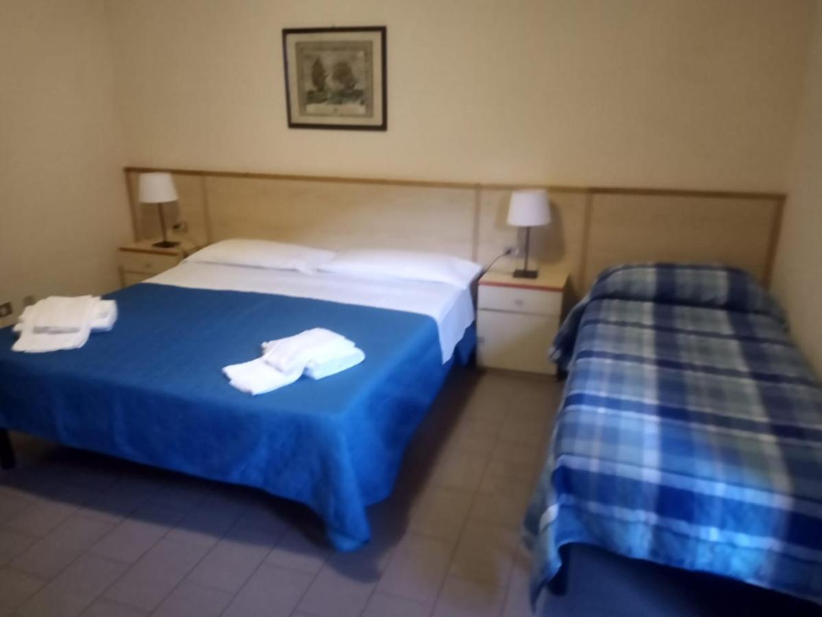 Hotel Lupo Di Mare Марина-ди- Кастаньето Экстерьер фото