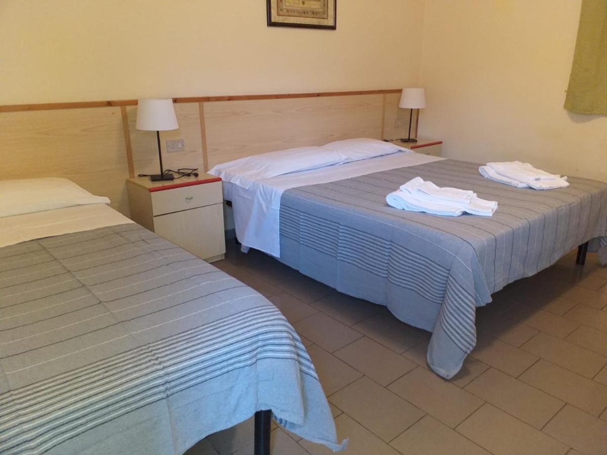 Hotel Lupo Di Mare Марина-ди- Кастаньето Экстерьер фото